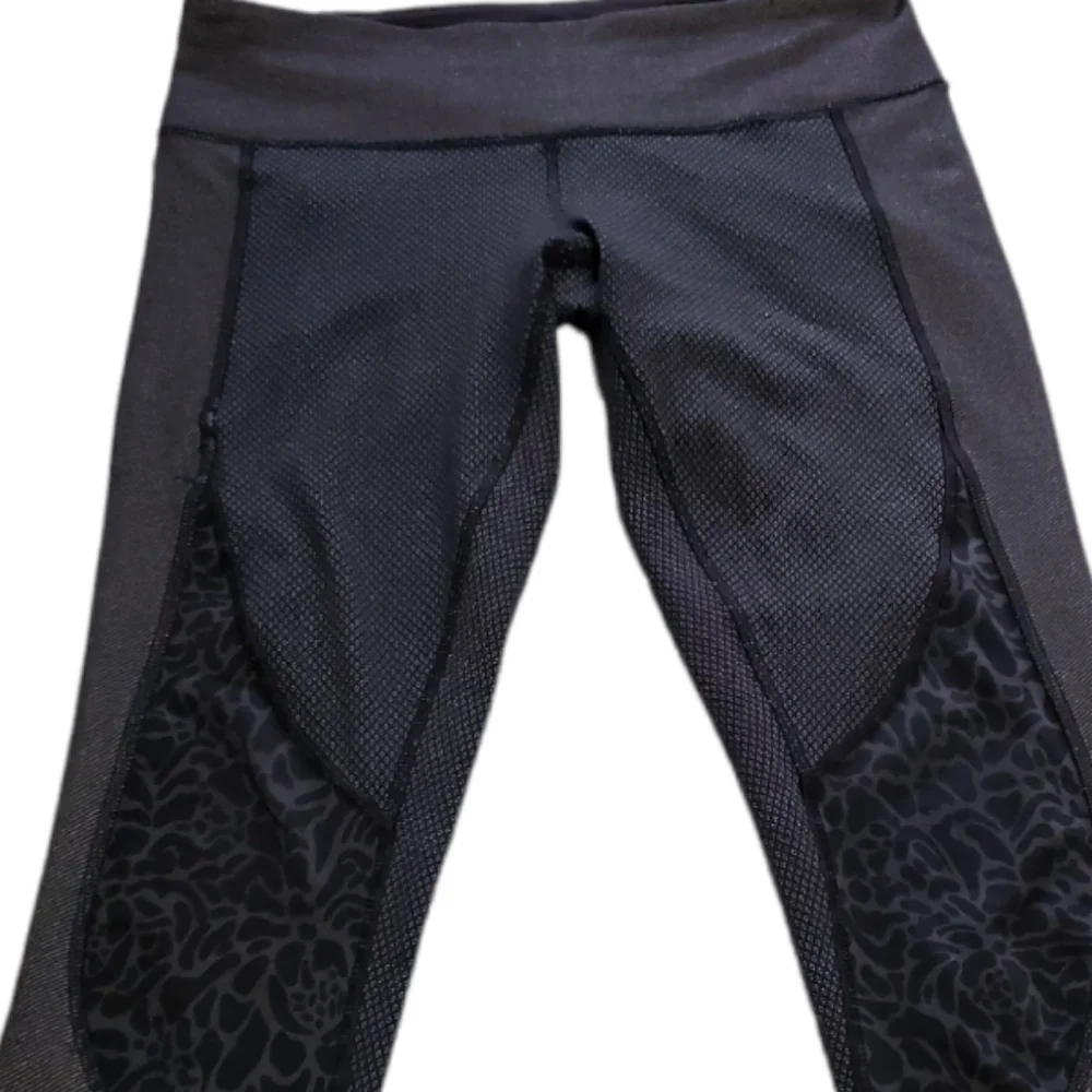 Lululemon Wunder Under Crop Leggings, Size 6